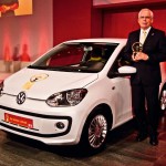 Dr. Ulrich Hackenberg, Entwicklungsvorstand der Marke Volkswagen, vor dem neuen Volkswagen up!