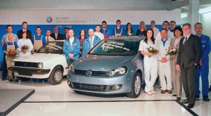 Am 21. Mai 1990 verließ ein alpinweißer Polo Steilheck mit 1,3-Liter-Motor (40 kW) als erstes Fahrzeug mit Volkswagen Logo die Zwickauer Montagehalle