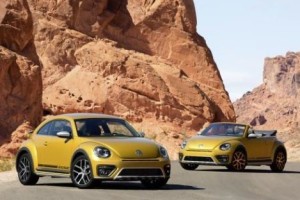 Eigenständiges Offroad-Design, erhöhte Bodenfreiheit und neue Farben sorgen für mehr Individualität. Der Beetle Dune debütiert als Coupé und Cabriolet.